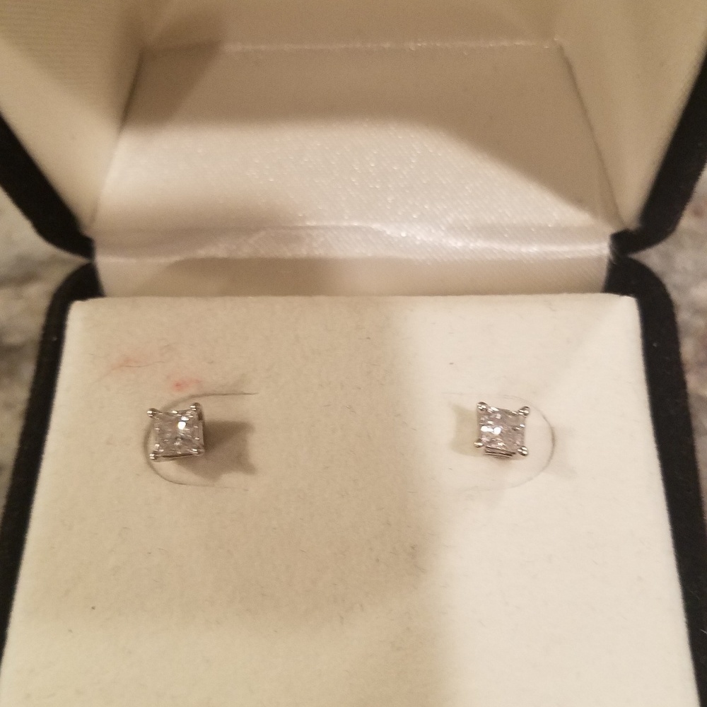 1/2 ct. diamond earings
